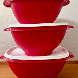 Classic Tupperware Red Nesting 3-bowl Set With Lids. Excellent Condition.